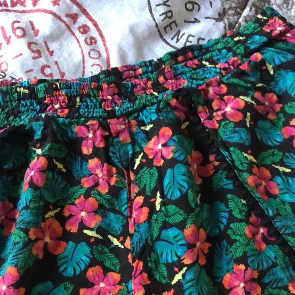 L’Amour Nanette Lepore- boho floral pompom shorts- bohemian beachy style - Picture 3 of 6